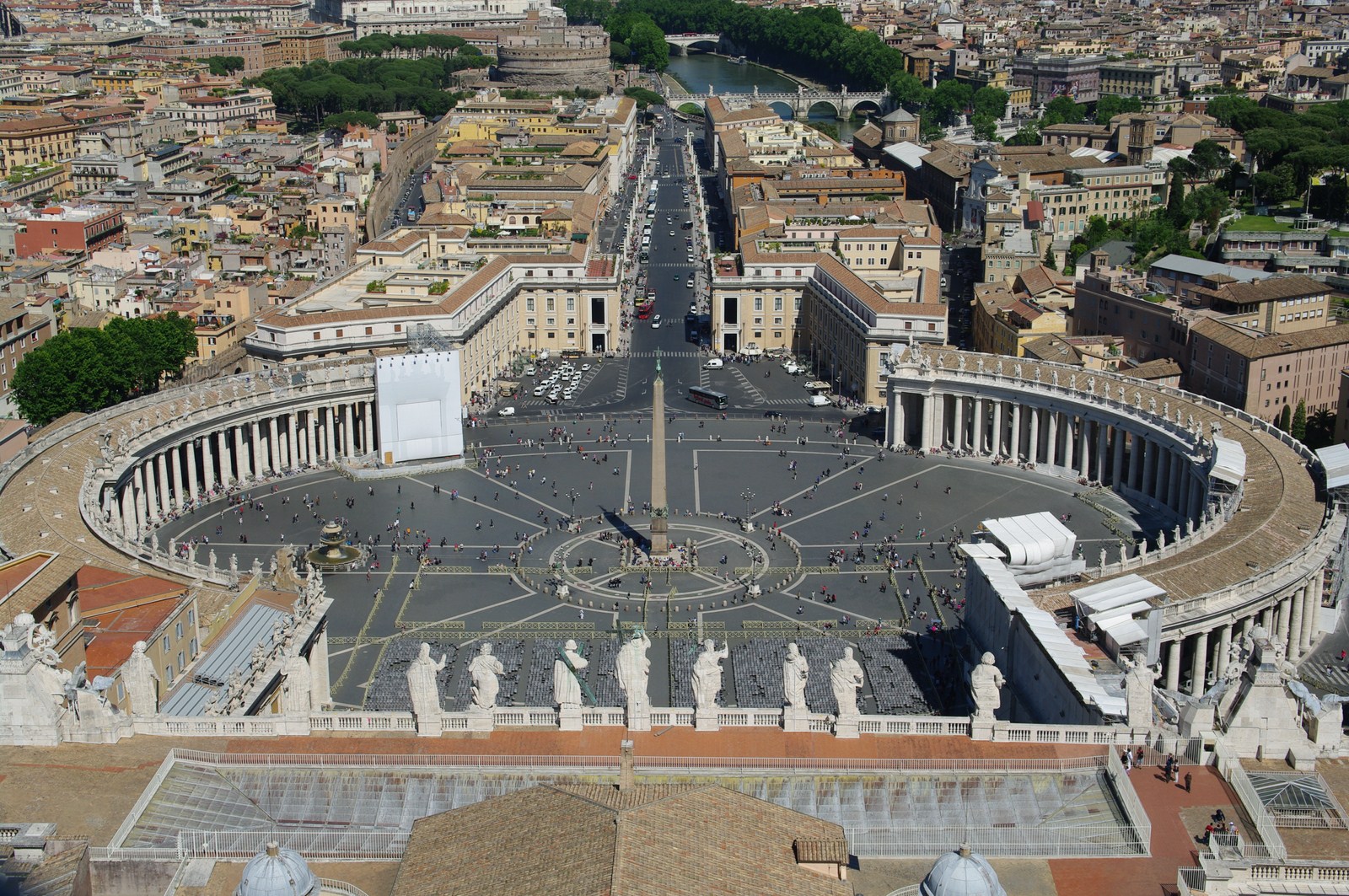 Place St Pierre, rome